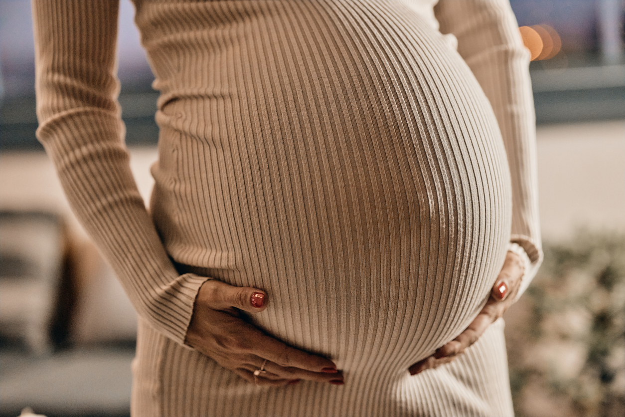 Grossesse et environnement : comment limiter les risques au quotidien ?